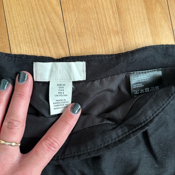 H&M Black Mini Skirt - Picture 3 of 3